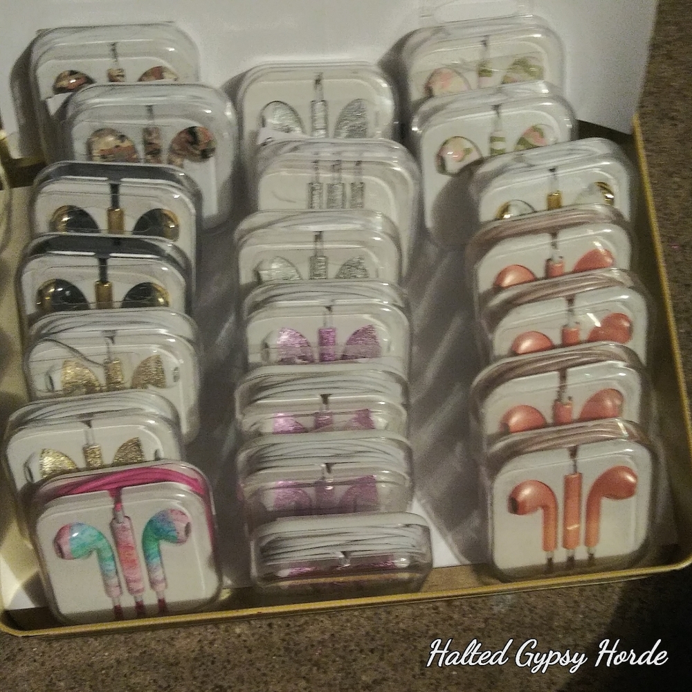 Wired headset universal Earbuds with mic pick1+